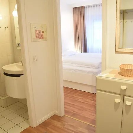 Gemuetliches 2-zimmer-appartement Mit Balkon Richtung Sueden. *