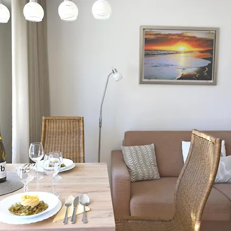 Gemuetliches 2-zimmer-appartement Mit Balkon Richtung Sueden. Apartmán